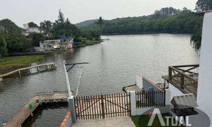 CASA DE CAMPO PÉ NA AGUA EM ATIBAIA, SUA OPORTUNIDADE.