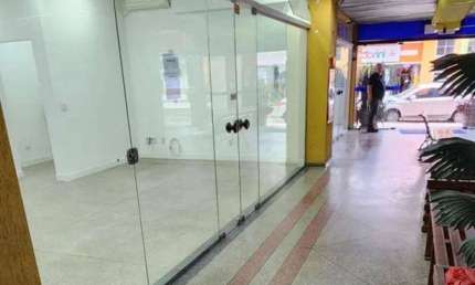 Sala comercial para alugar na Rua José Pires, 01, Centro, Atibaia