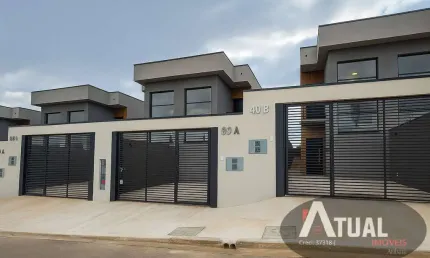 Casa à venda em Atibaia, na Avenida Lucas Nogueira Garcez