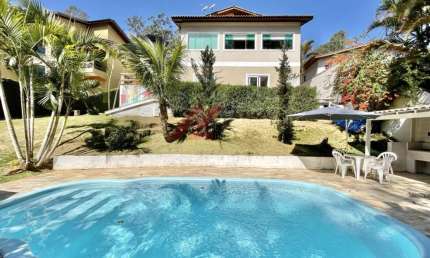 Linda Casa em Condomínio à Venda em Jandira-SP - Jardim do Golf I 5 quartos, 4 suítes, 5 banheiros, 6 vagas, 400m².