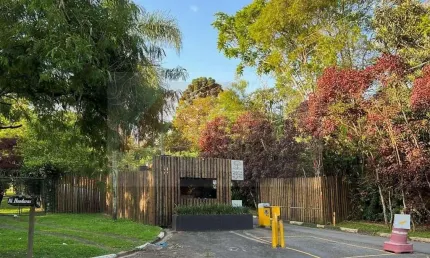 Casa de luxo em condomínio à venda em Jandira-SP: 5 quartos, 5 suítes, 6 banheiros, 4 vagas, 383m².