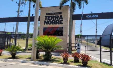 Imóvel de luxo à venda: Condomínio Terra Nobre, de 3 quartos, 1 suíte, 4 banheiros e 137m² no bairro das Pedras.