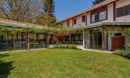Linda Casa em Condomínio à Venda em Barueri-SP - Bairro Morada dos Pássaros: 4 Quartos, 2 Suítes, 5 Banheiros, 6 Vagas, 1.120 m².