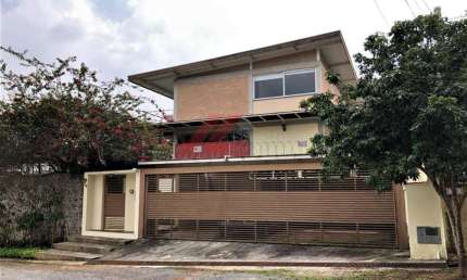 Imperdível! Casa à venda em Cotia-SP, Vila Santo Antônio: 3 quartos, 1 suíte, 1 sala, 3 banheiros, 3 vagas, 344,08 m².