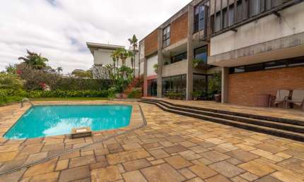 Casa de Luxo para Locação em Pacaembu, São Paulo-SP: 4 quartos, 4 suítes, 3 salas, 6 banheiros, 8 vagas, 885,30 m².