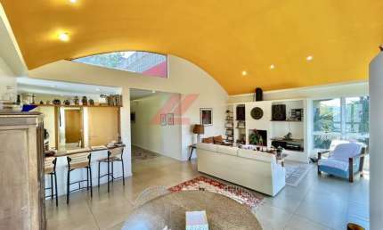 Casa de luxo em condomínio em Cotia-SP, Palos Verdes, 3 quartos, 1 suíte, 4 banheiros, 2 vagas, 275m².