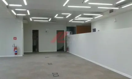 Excelente sala comercial em condomínio na Cidade Monções com 375m², 4 salas, 7 banheiros e 8 vagas de garagem em SP!