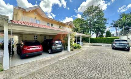Casa em Condomínio de Alto Padrão à Venda em Cotia-SP, Bairro Chácara Pavoeiro - 3 Quartos, 1 Suíte, 209,29 m².
