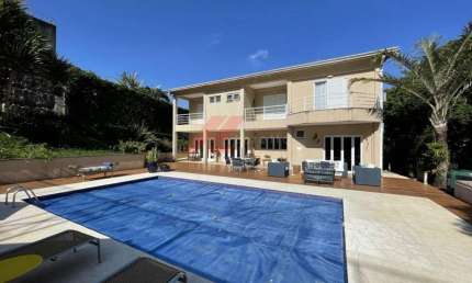 Casa à venda em Cotia-SP na Vila Santo Antônio: 5 quartos, 5 suítes, 7 banheiros, 5 vagas de garagem, 610m² de área