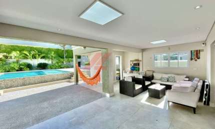 Casa de alto padrão em condomínio à venda em Cotia-SP - 3 quartos, 1 suíte, 4 banheiros, 6 vagas - Jardim Colibri - 335,41m².