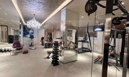 Apartamento de Alto Padrão com Linda Vista Para o Parque Ibirapuera. 307 m², com pé direito duplo . 4 dormitórios, 4 suítes, 6 banheiros, 4 vagas