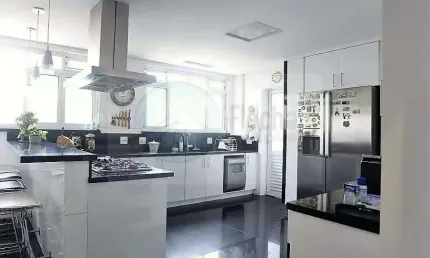 Morro dos ingleses - próximo da alameda joaquim eugênio de lima. 220m² de área útil, amplo com 3 quartos, sendo 2 suítes, 3 banheiros , 1 vaga de garagem.