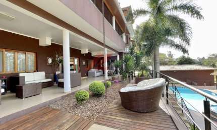 Imperdível! Casa de Luxo para Venda ou Locação em Carapicuíba-SP, Bairro Chácara Santa Lúcia: 5 Quartos, 5 Suítes, 2 Salas, 9 Banheiros, 6 Vagas, 890m².