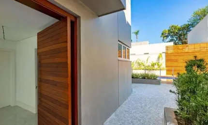 Casa em condomínio de 520m2 na Granja Julieta - 4 suítes sendo 1 master e 5 vagas