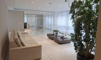 Excelente apartamento espaçoso de 350m2 em Higienópolis - 4 dormitórios sendo 2 suítes e 3 vagas