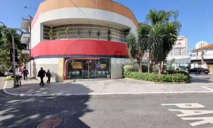 PRÉDIO COMERCIAL PARA LOCAÇÃO NA ÁGUA BRANCA COM 580M² AC/801M² AT - 20 salas, 6 banheiros, 4 salas de resíduos, 15 vagas. Excelente localização!