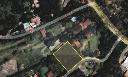 Lindo lote no embu com 1.550 m², sendo 36m de frente e 44m de fundo.