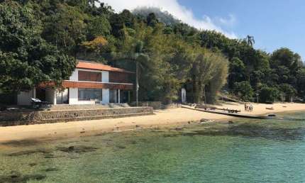 Linda casa de frente para a praia em Angra dos Reis - 6 dormitórios sendo 1 suíte