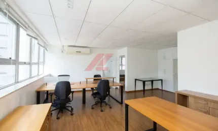 Oportunidade Única: Sala Comercial à Venda no Itaim Bibi, São Paulo-SP - 3 salas, 2 banheiros, 1 vaga, 71m².
