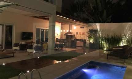 Condomínio com apenas 5 casas, excelente localização - 4 SUÍTES e 8 VAGAS.