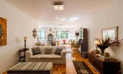 Confortáveis 220m2 - 3 dormitórios, 1 suíte e 1 vaga.