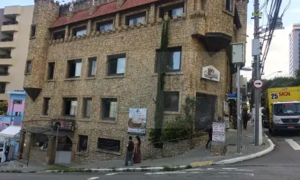 Paraíso, prédio comercial 700m², 4 andares que podem voltar a vãos livres como era antes hoje está adaptado para restaurante. esquina mais movimentada do paraíso,