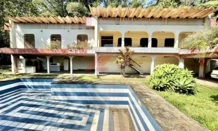 Imperdível casa para venda ou locação em Cotia-SP, Jardim Colibri: 4 quartos, 2 suítes, 3 salas, 4 banheiros, 6 vagas de garagem, 700m².