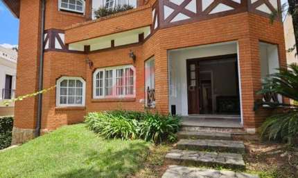 Casa de Luxo no Alphaville: 4 Quartos, 4 Suítes, 9 Banheiros, 9 Vagas, 666m² - Venda ou Locação em Santana de Parnaíba-SP!