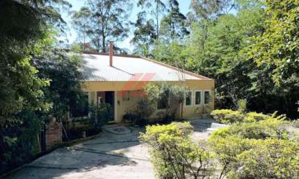 Imperdível: Casa em Condomínio à venda em Embu das Artes-SP, Moinho Velho 2 quartos, 2 suítes, 2 salas, 4 banheiros, 6 vagas de garagem, 415,60 m².