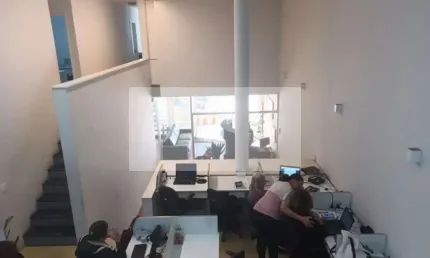 Casa Comercial para Locação na Vila Andrade, São Paulo-SP: 5 Quartos, 2 Suítes, 4 Salas, 5 Banheiros, 2 Vagas de Garagem, 250m².