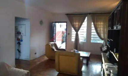 Excelente oportunidade de locação: Casa comercial de 6 quartos com suíte e 2 salas no Jardim Bontempo, Taboão da Serra-SP!