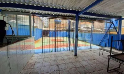 Vila Mariana - Casa ou Ponto Comercial 430m², 8 salas, cozinha, 5 banheiros, garagem p/ 6 carros. Atualmente está adaptado para escola infantil, lanchonete e quadra poliesportiva.