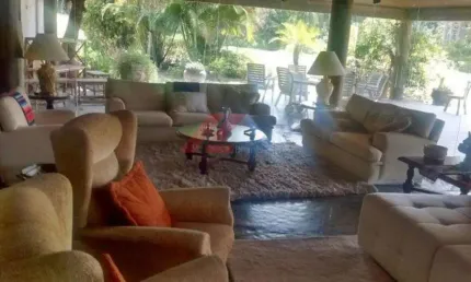 Imperdível oportunidade: Casa de alto padrão à venda em Itapevi-SP, no Jardim Mirador, com 5 quartos, 1 suíte, 2 banheiros, 9 vagas e 300m².