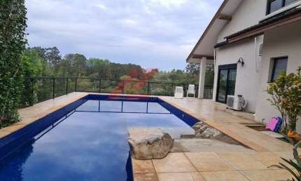 Imperdível casa em condomínio à venda em Cotia-SP, no Jardim Mediterrâneo - 3 quartos, 2 suítes, 4 salas, 3 banheiros, 6 vagas, 557,14 m².