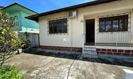 Casa com 3 quartos à venda na Rua Campolino Alves, --, Abraão, Florianópolis por R$ 870.000