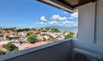 Apartamento com 4 quartos para alugar na Rua Fernando Ferreira de Mello, --, Bom Abrigo, Florianópolis por R$ 3.900