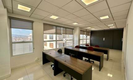 Sala comercial para alugar na Rua Sebastião Furtado Pereira, --, Barreiros, São José por R$ 8.000