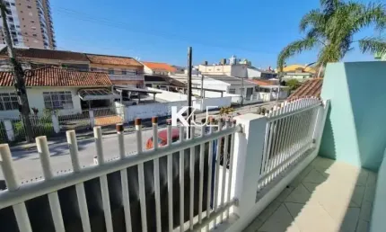 Casa com 5 quartos à venda na Rua Coronel Américo, --, Barreiros, São José por R$ 1.272.000