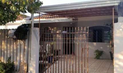 Casa com 2 quartos para alugar na Rua Herbert Sprencer, 252, Aristocrata, São José dos Pinhais, 53 m2 por R$ 2.300