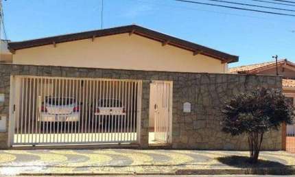 CASA À VENDA COM 4 QUARTOS, 3 VAGAS NO TAQUARAL EM CAMPINAS/SP.