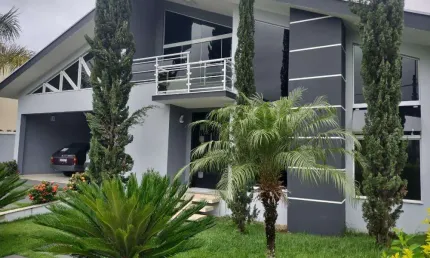 Casa em condomínio com 4 suítes 2 vagas de garagem à venda no Jardim dos Lagos - Indaiatuba - São Paulo.