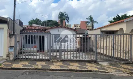 CASA À VENDA COM 2 QUARTOS, EDÍCULA E 4 VAGAS NO BAIRRO VILA MARIETA EM CAMPINAS/SP.