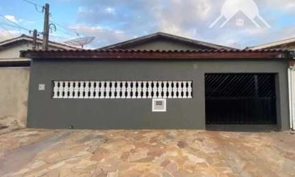 Casa á venda, 3 dormitórios e 3 vagas de garagem cobertas com edícula no jardim Yeda em campinas / SP.