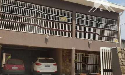 Casa Sobrado com 3 quartos sendo uma súite 3 Banheiros com churrasqueira