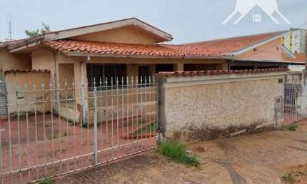 Casa/terreno à venda no Jardim do Trevo em Campinas-SP.