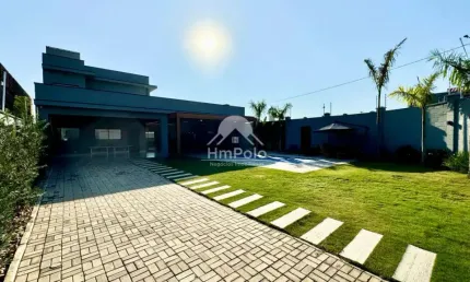 Casa mobiliada com 3 quartos, sendo 1 suíte, 4 banheiros e 10 vagas à venda em Hortolândia/SP