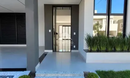 Casa no  condomínio Portal Jequitibás com 3 suítes em Valinhos /SP