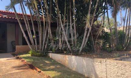 CASA COM 450 M² PARA LOCAÇÃO E VENDA NO JARDIM DOS CALEGARIS EM PAULÍNIA-SP.