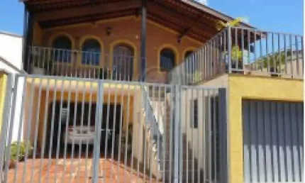 Bela casa, bem acabada e impecavelmente conservada.