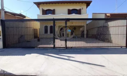 Casa sobrado com 5 quartos 1 suíte 3 banheiros a venda no Jardim Santa Genebra em Campinas/SP.